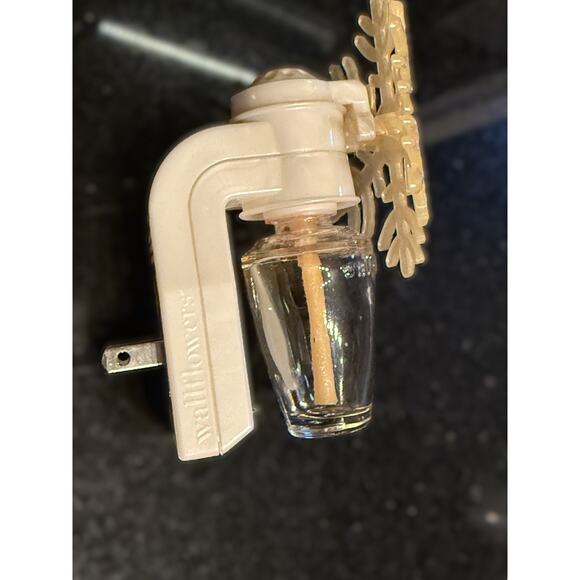Bath & Body Works Wallflower Snowflake Plugin Home Fragrance Diffuser NO Light - Picture 7 of 7